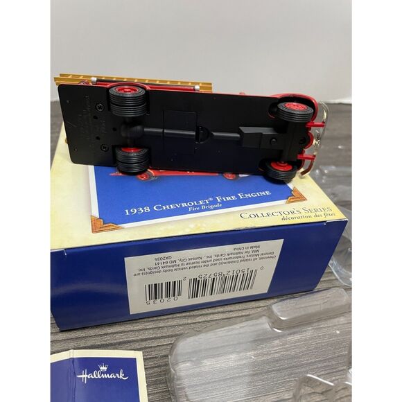 Hallmark Keepsake Ornament 1938 Chevrolet Fire Engine Truck Die Cast **READ** - Picture 10 of 13